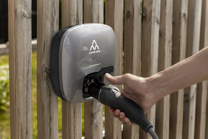 Charge Amps Luna latausasema asennettuna kotikäytössä
