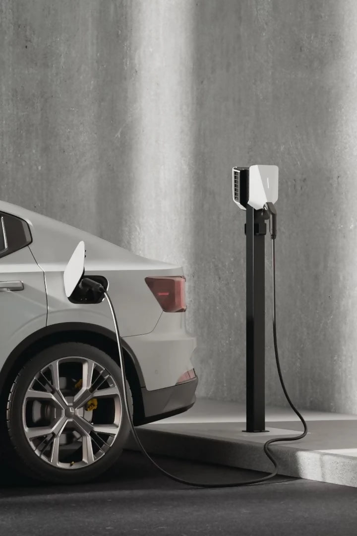 Easee Charge Core 22 kW asennettuna autotalliin