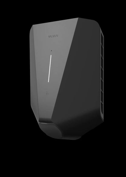Easee Charge Core 22 kW latausasema viistosta edestä