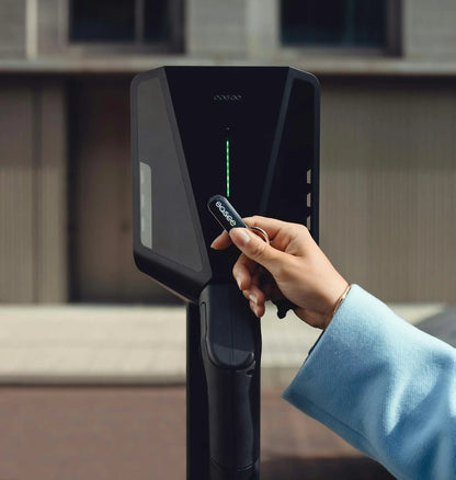 Easee Charge Max 22 kW latauksen käynnistäminen RFID-tunnisteella