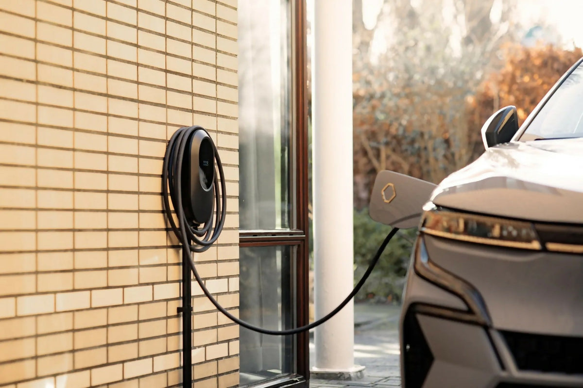 Volt Time One 22 kW asennettuna talon seinään